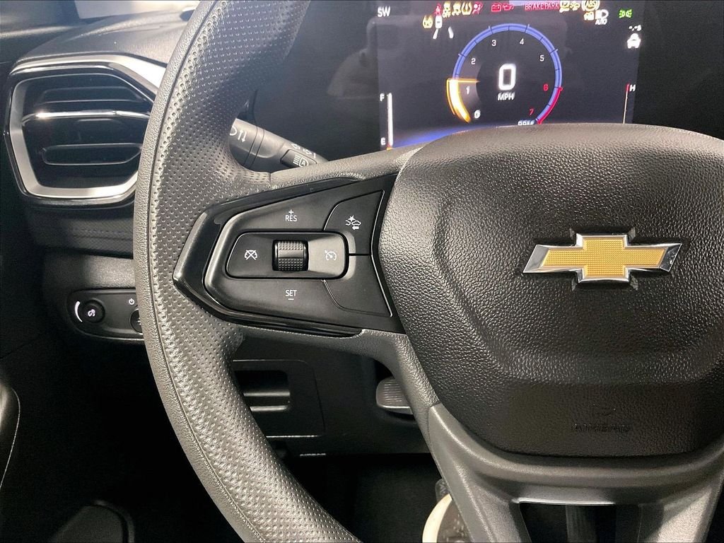 Used 2025 White Chevrolet LT image 22