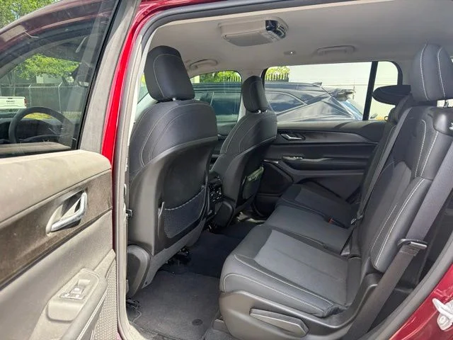 Used 2023 Red Jeep Laredo image 10