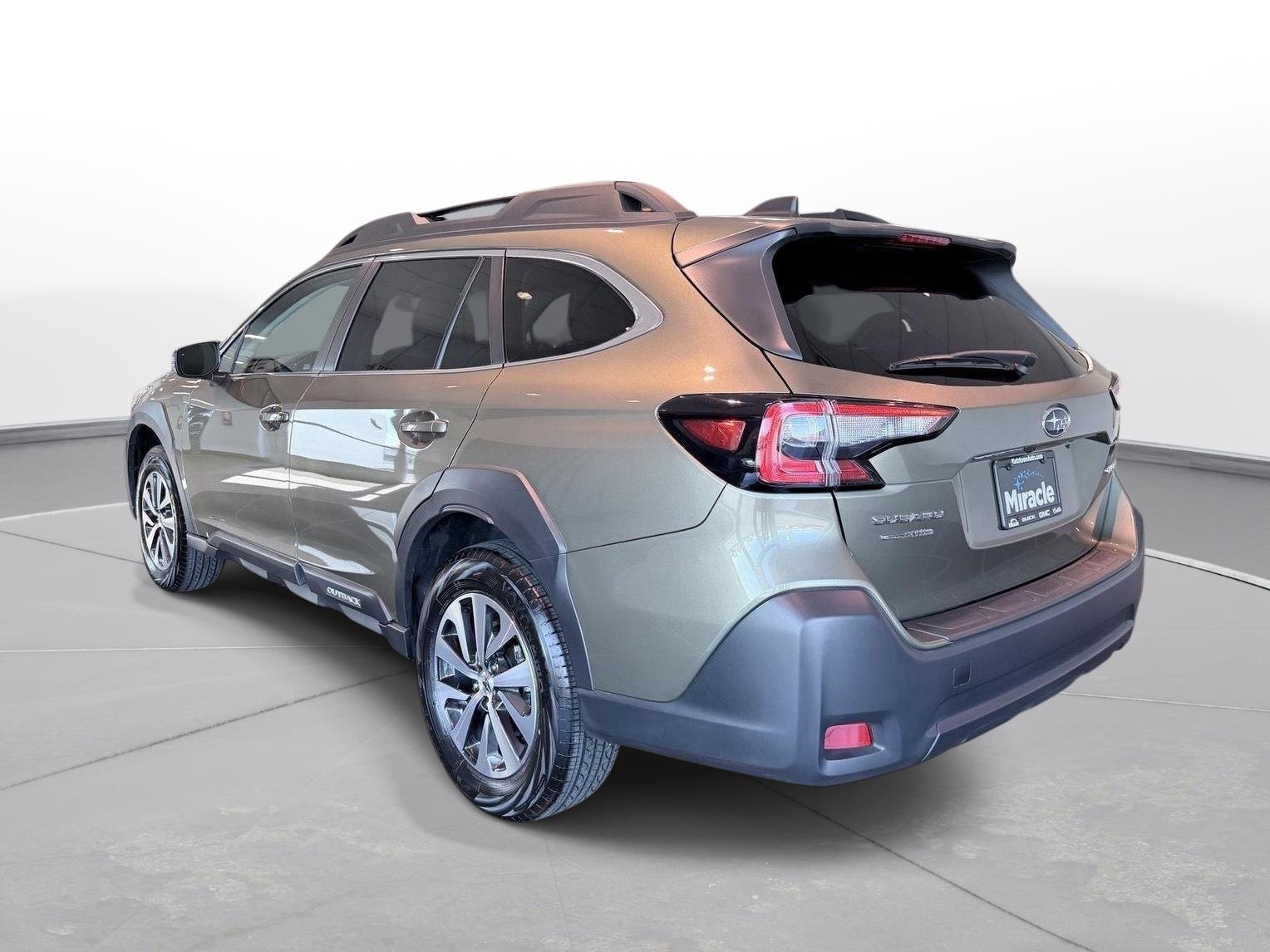Used 2025 Autumn Green Metallic Subaru Premium image 5