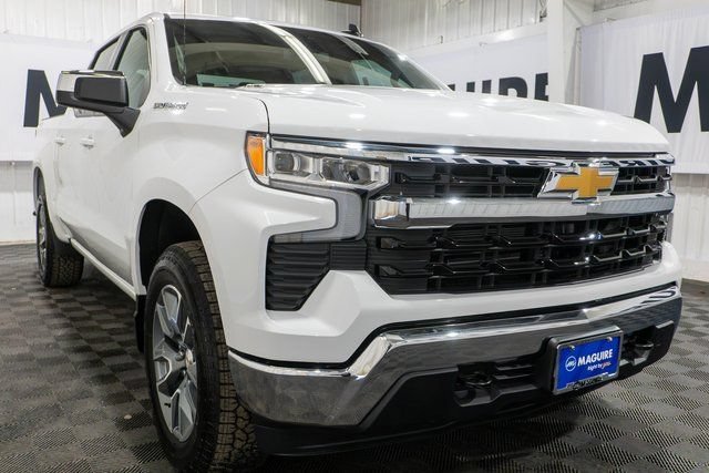 New 2026 Summit White Chevrolet LT (2FL) image 4