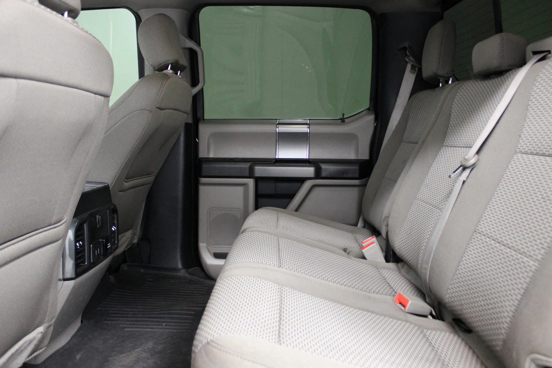 Used 2018 SHADOW BLACK Ford XLT 4X4  SUPER CREW BOX 4X4 image 19