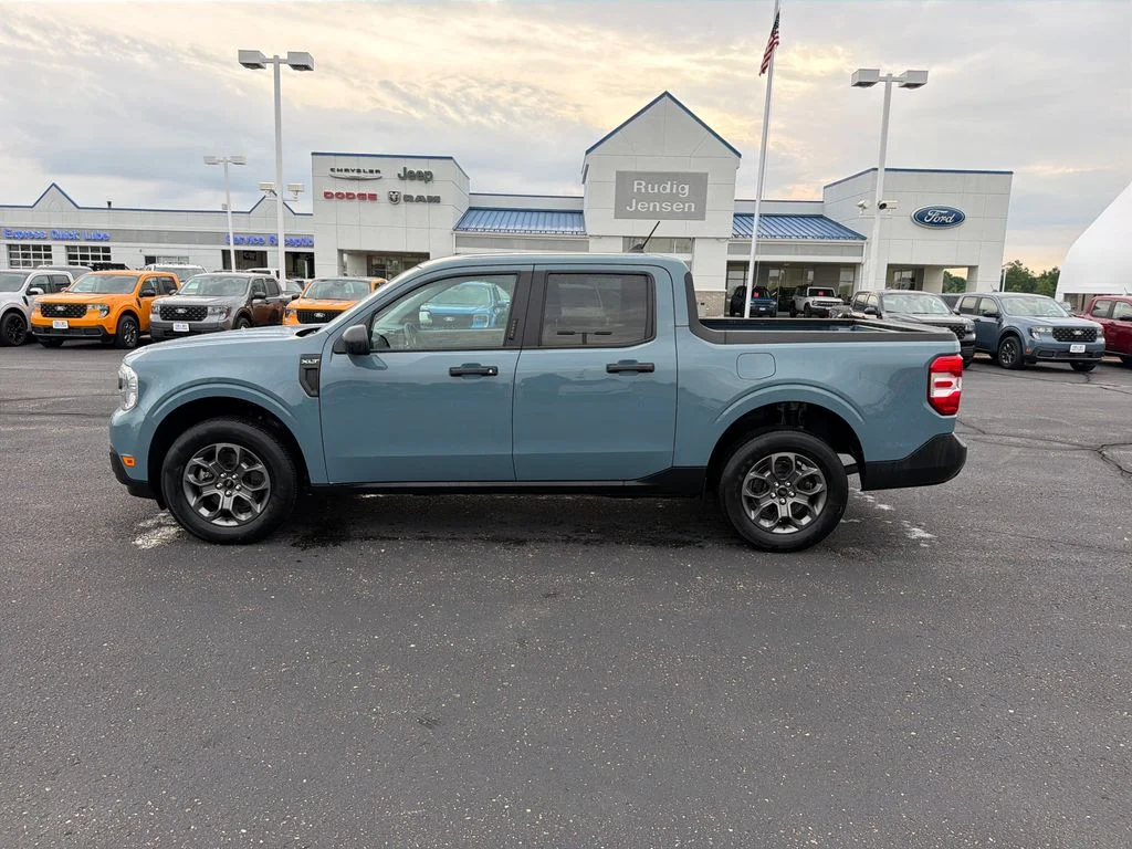 Used 2023 Blue Ford XLT image 2