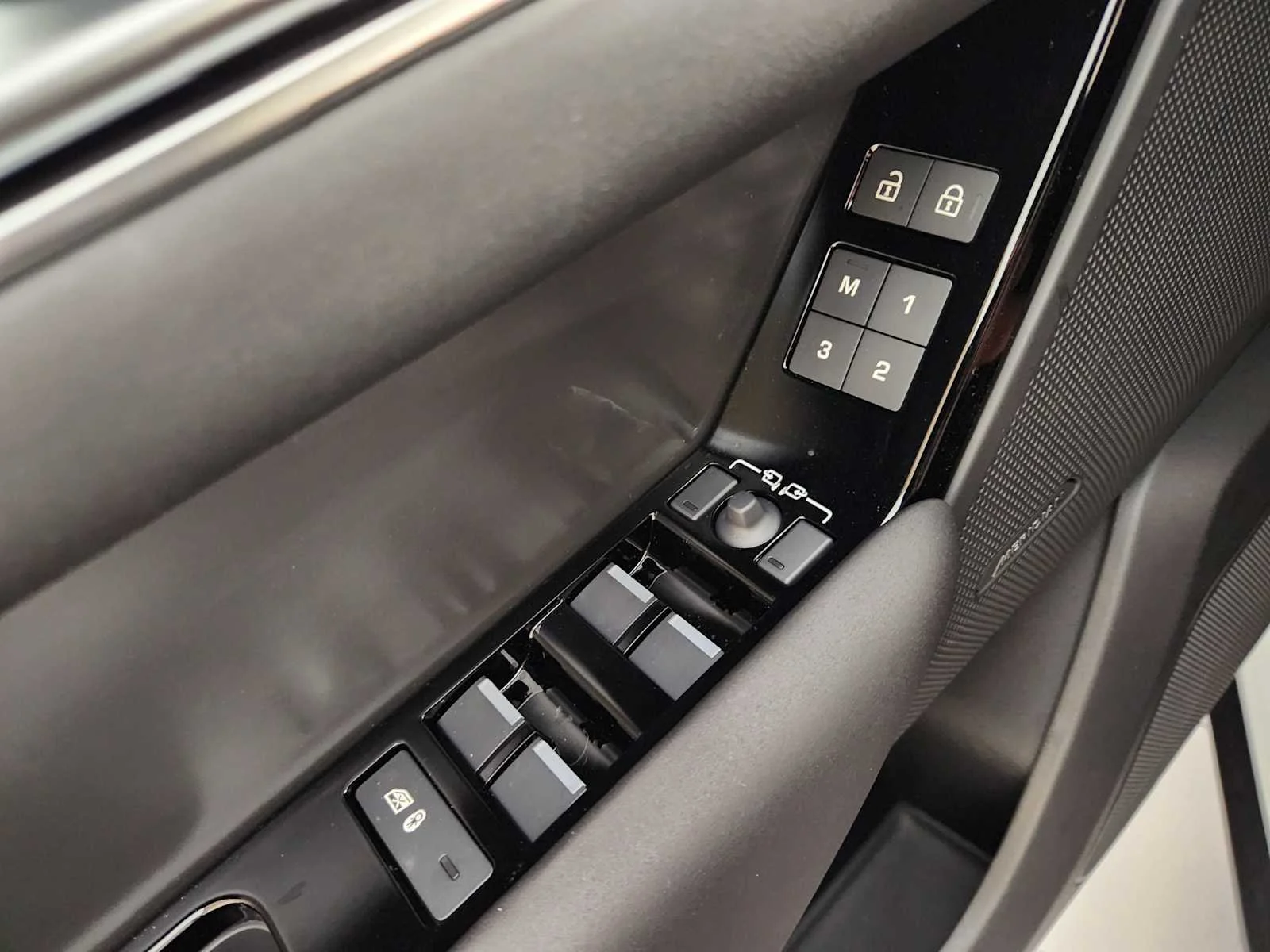 New 2026 Fuji White Land Rover S - P250 image 35