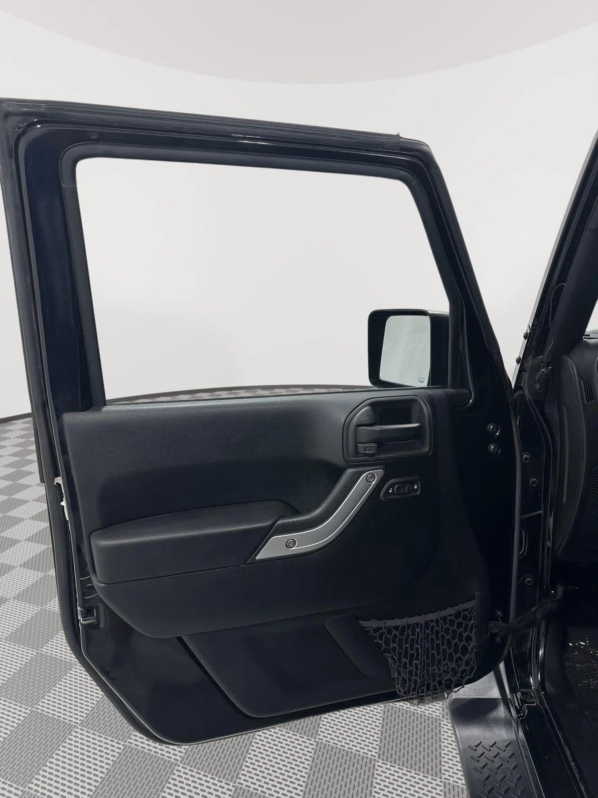 Used 2015 Black Jeep Sahara image 15