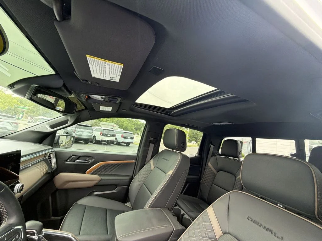 Used 2024 White GMC Denali image 22