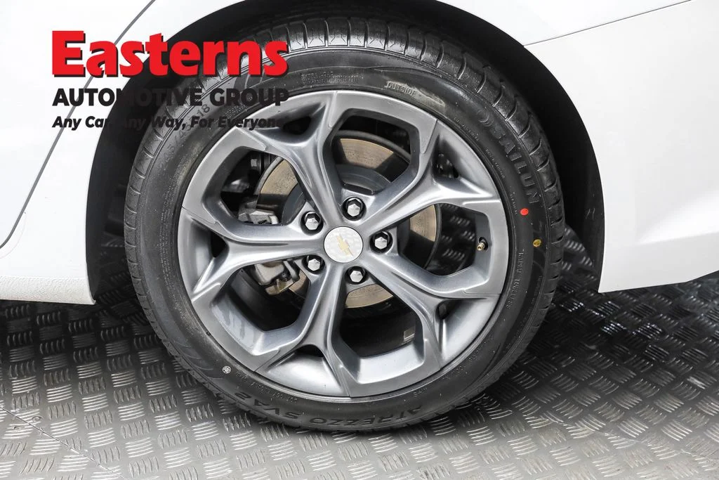 Used 2023 White Chevrolet LT image 8