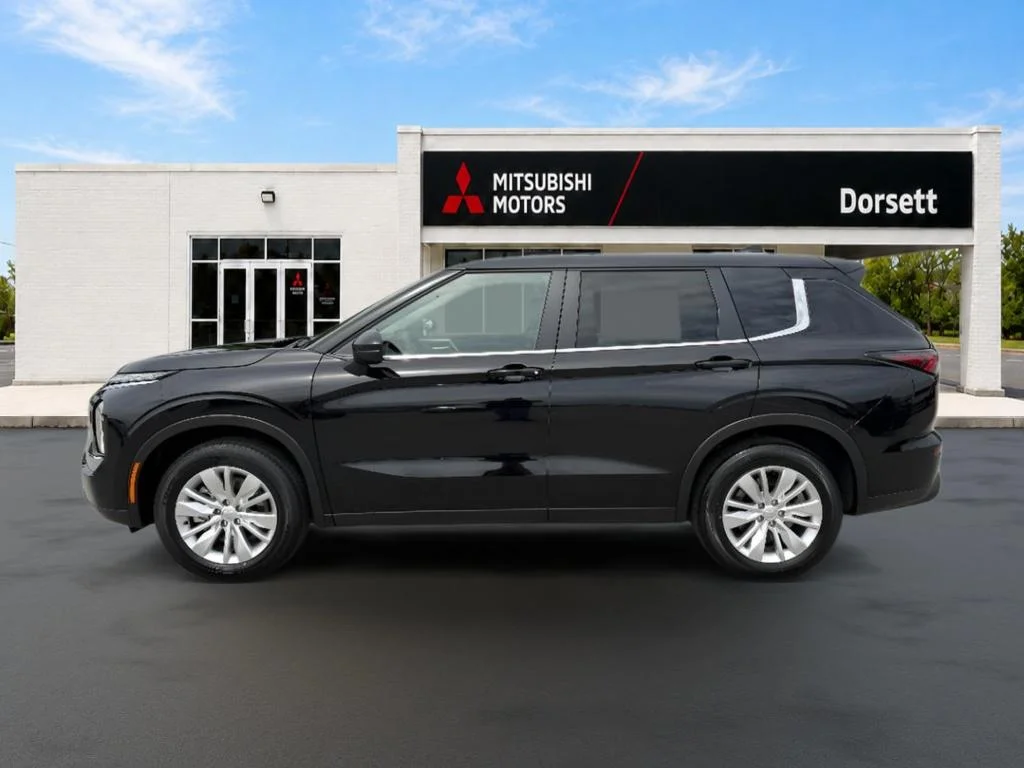 New 2026 Labrador Black Pearl Mitsubishi ES image 9