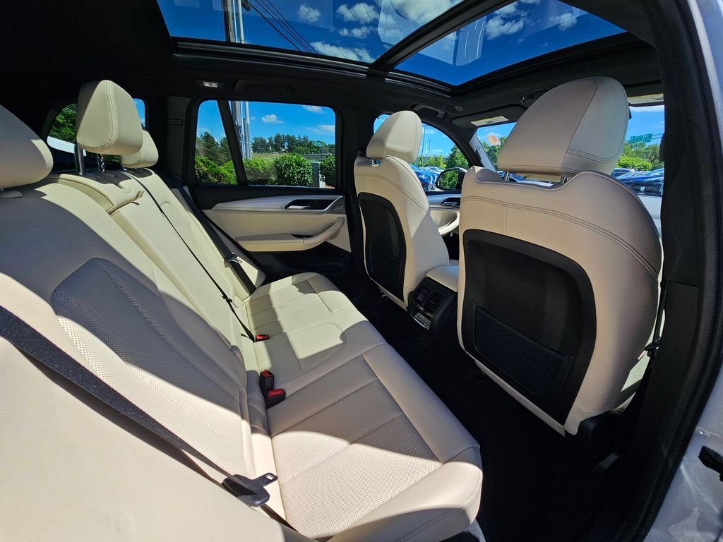Used 2023 Mineral White Metallic BMW xDrive30i image 18