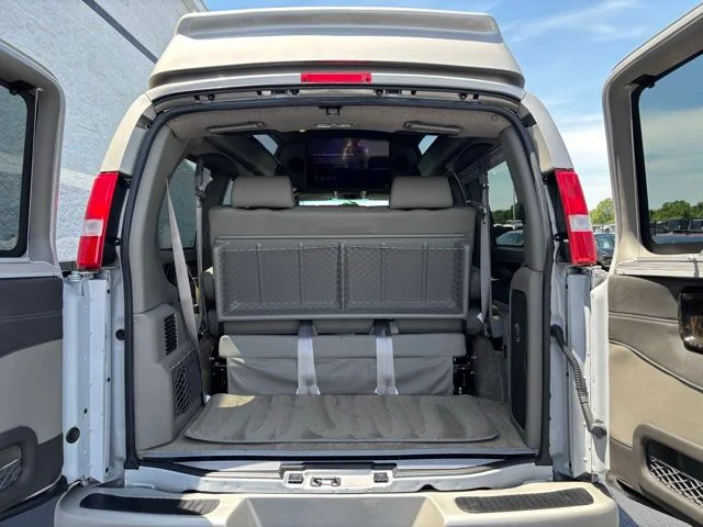 Used 2022 Quicksilver Metallic GMC Explorer Limited SE image 10