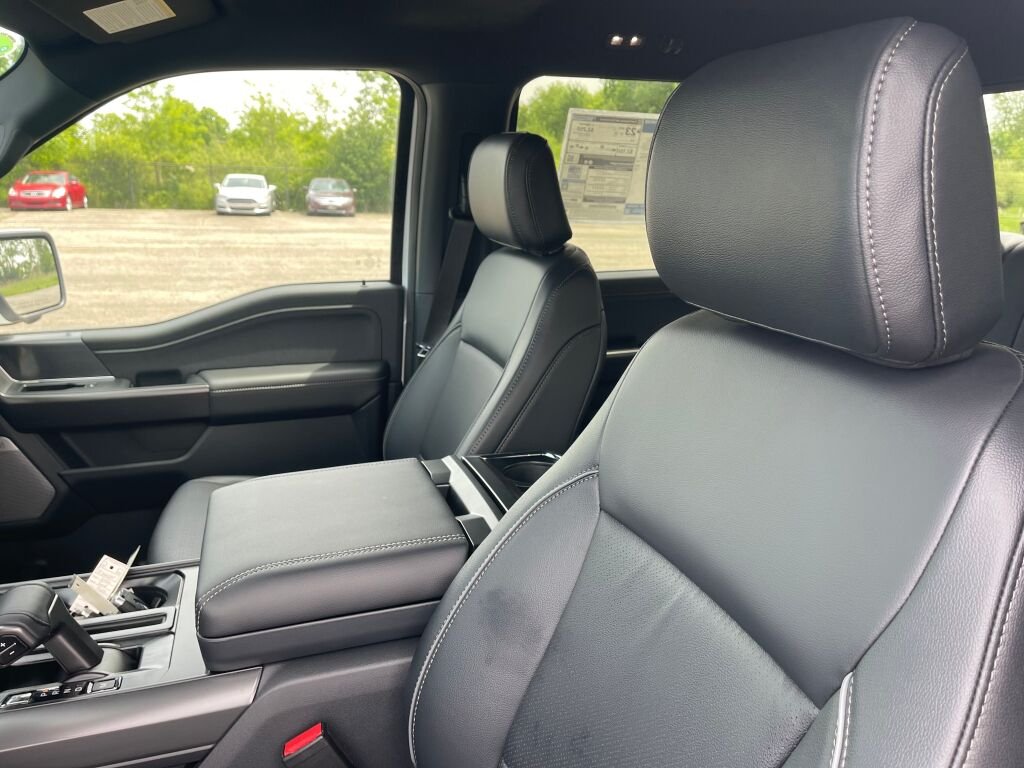New 2026 Oxford White Ford LARIAT image 9