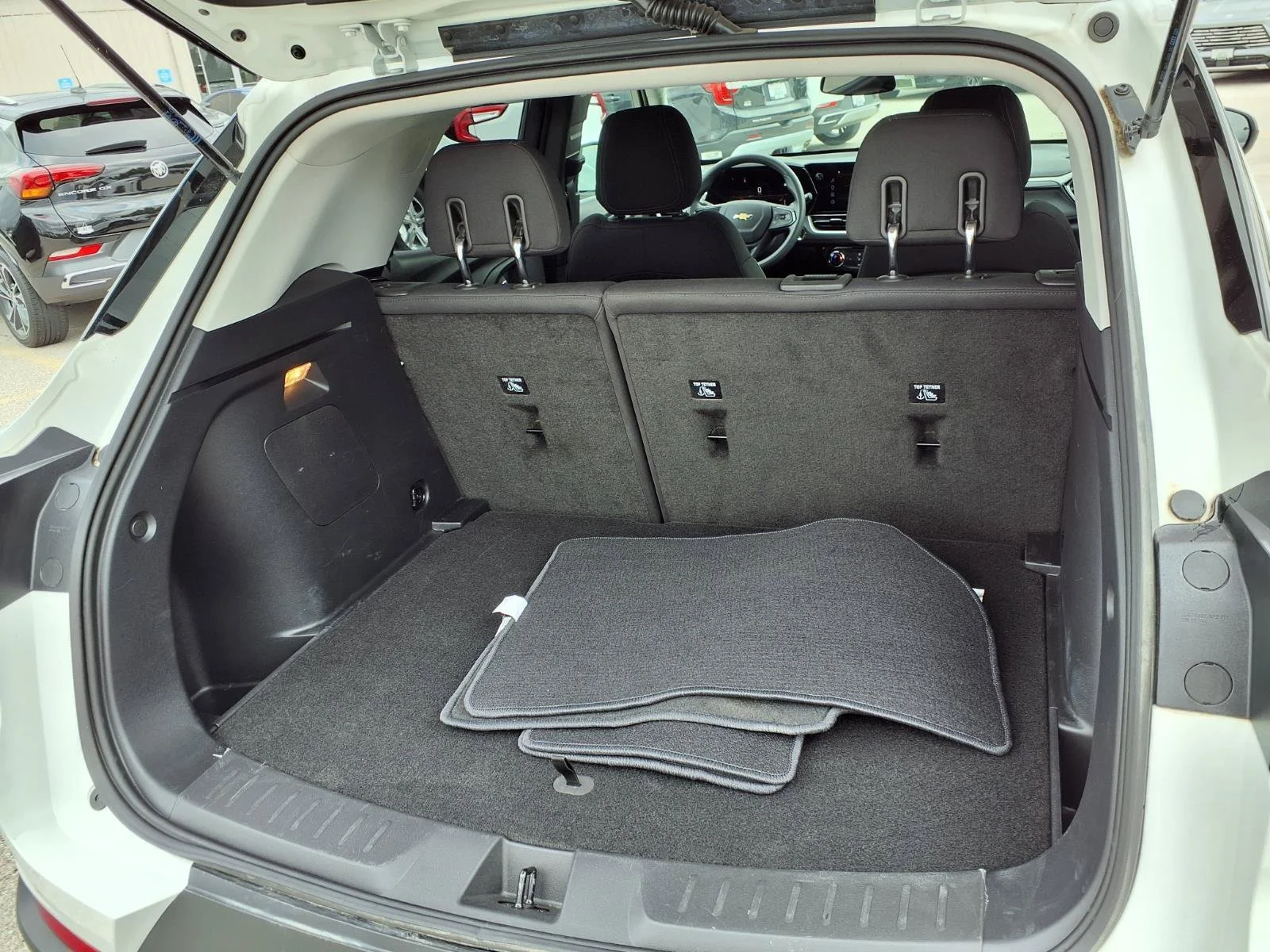 Used 2025 Summit White Chevrolet LT image 28