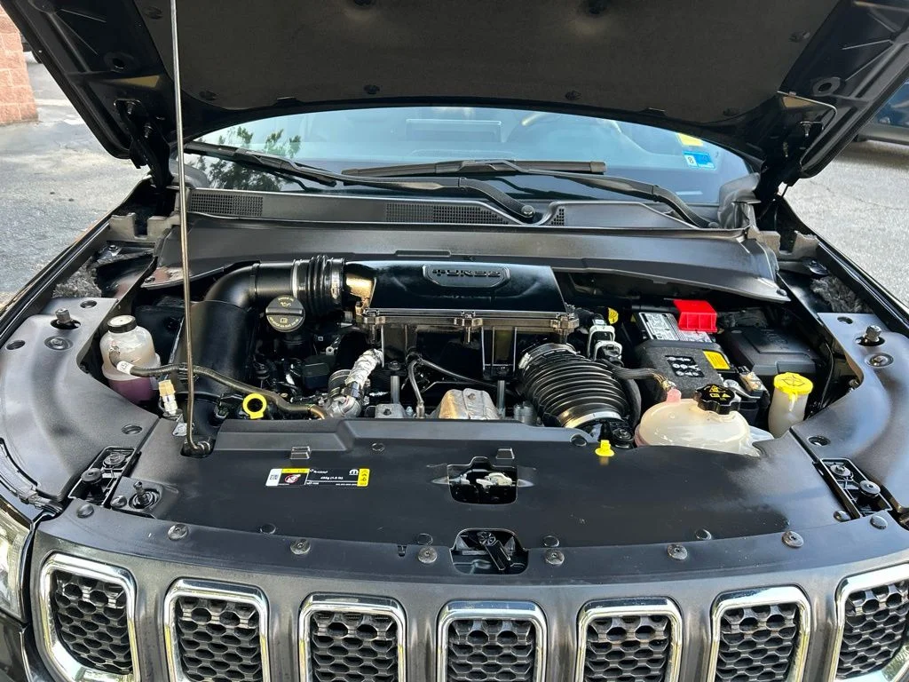 Used 2023 Black Jeep Latitude Lux image 10