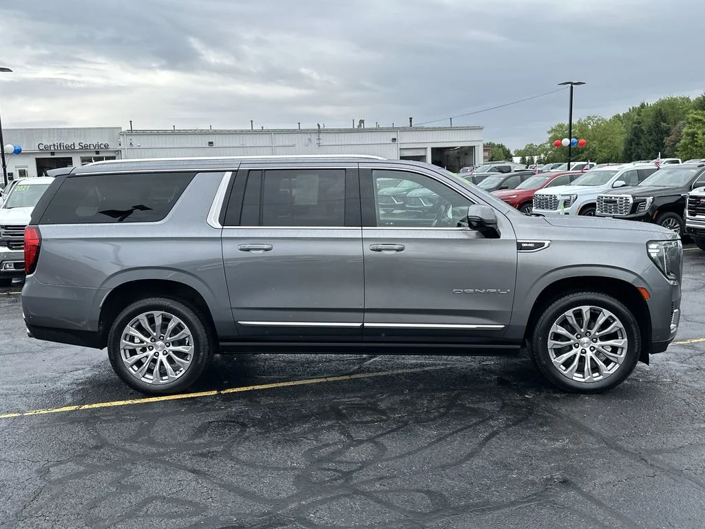 Used 2022 Gray GMC Denali image 9