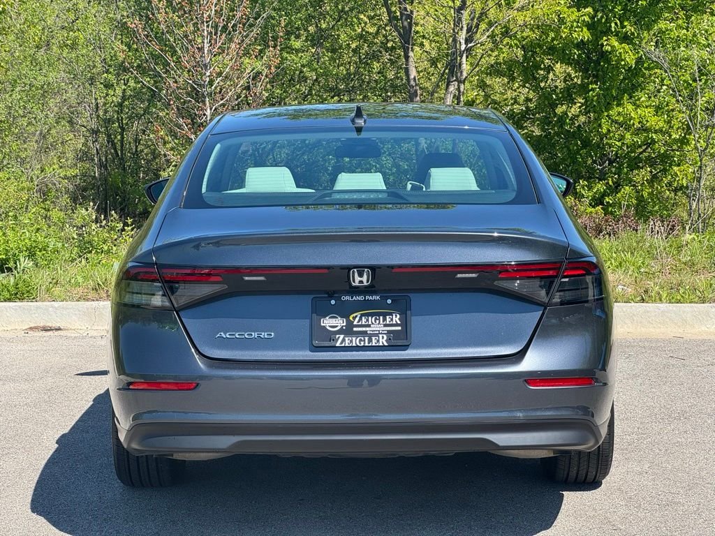 Used 2023 Meteorite Gray Metallic Honda EX image 5