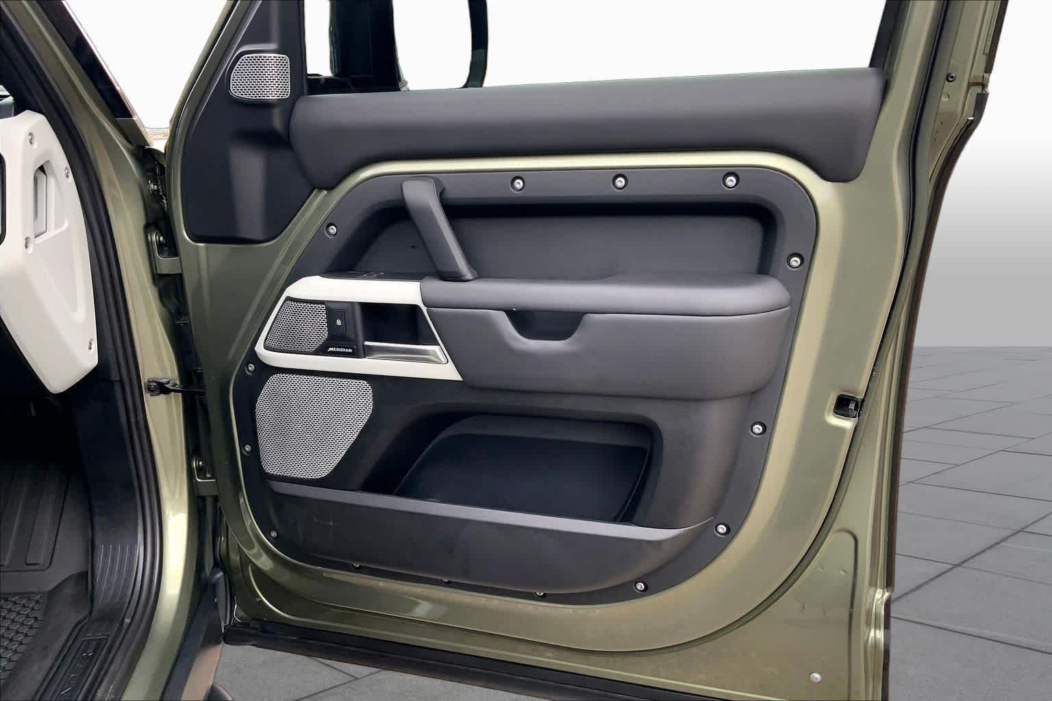 Used 2023 Pangea Green Metallic Land Rover S image 21