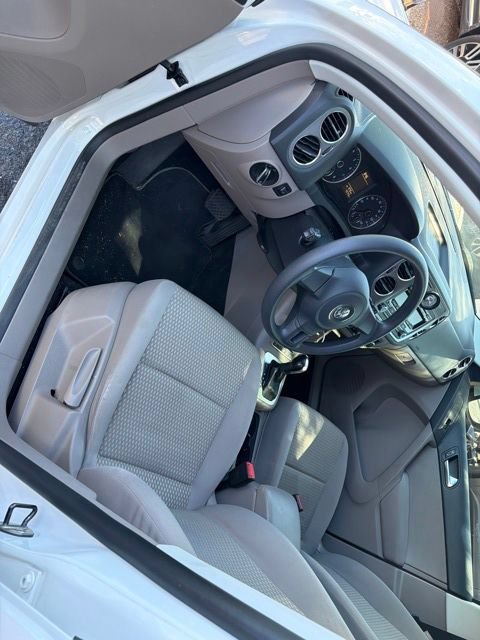 Used 2011  Volkswagen S image 5