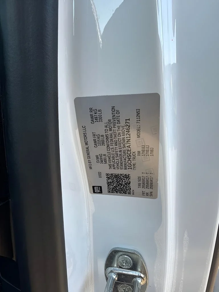Used 2022 White Chevrolet LT image 29