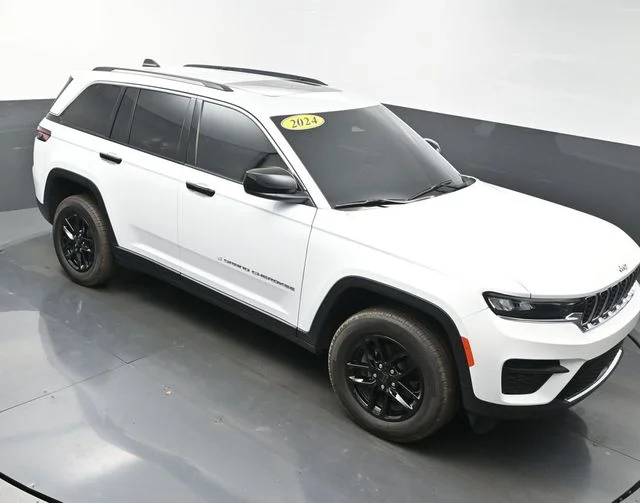 Used 2024 White Jeep Laredo X image 40