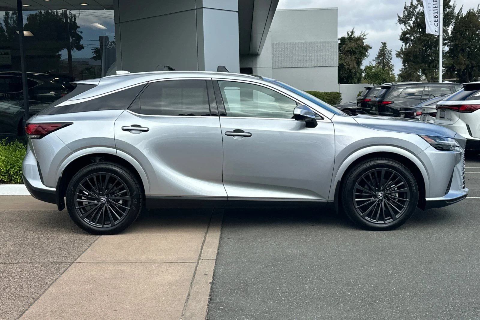 Certified Used 2025 IRIDIUM Lexus 350h Premium image 3