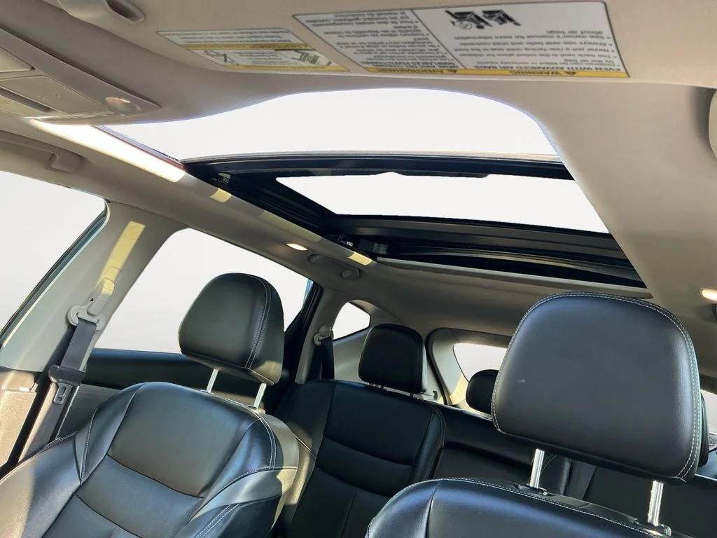 Used 2018 Blue Nissan SL image 17