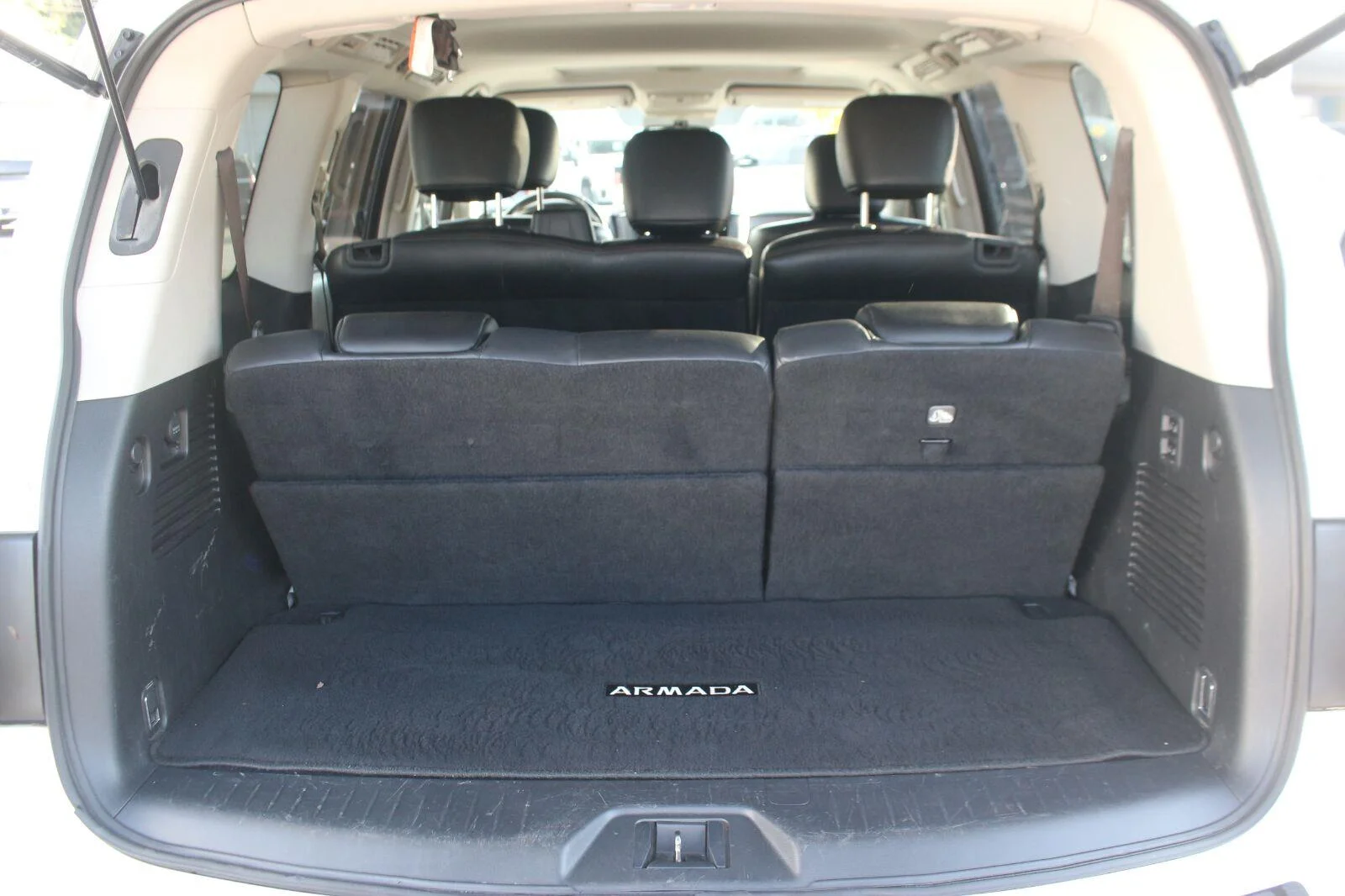 Used 2019 White Nissan SL image 13