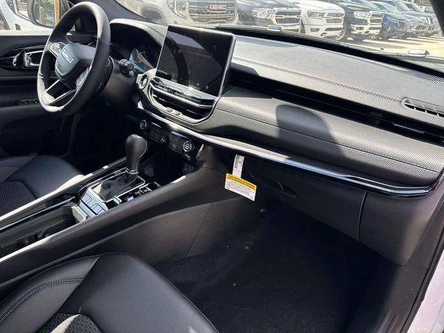 New 2026 White Jeep Latitude image 14