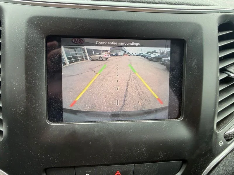 Used 2019 Gray Jeep Latitude Plus image 13