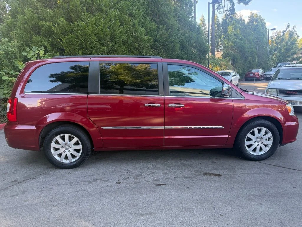 Used 2012 Chrysler Town & Country Touring-L with VIN 2C4RC1CG9CR369267 for sale in Gladstone, OR