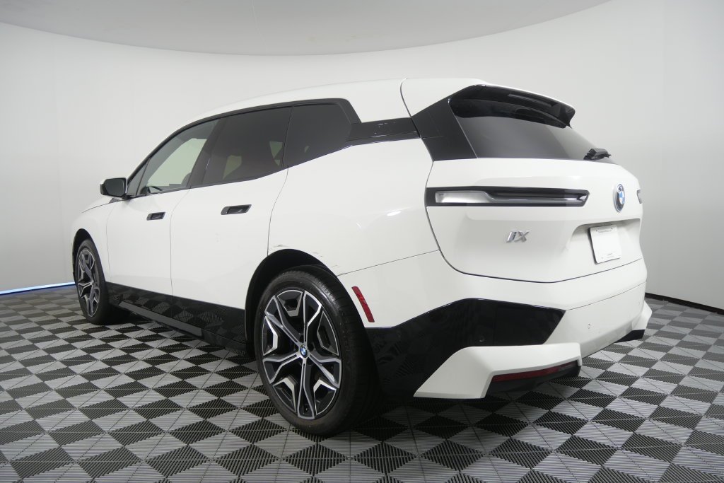 Used 2024 Alpine White BMW xDrive50 image 6
