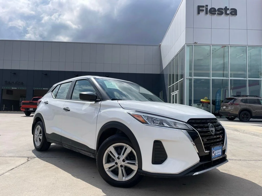 2025 Nissan KICKS PLAY Base