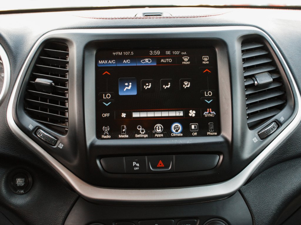 Used 2018 Billet Silver Metallic Clearcoat Jeep Trailhawk image 17