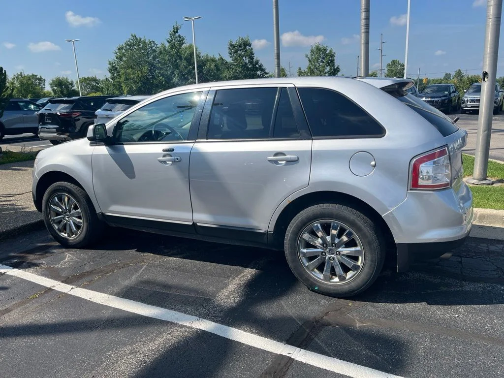 Used 2010 Silver Ford SEL image 7