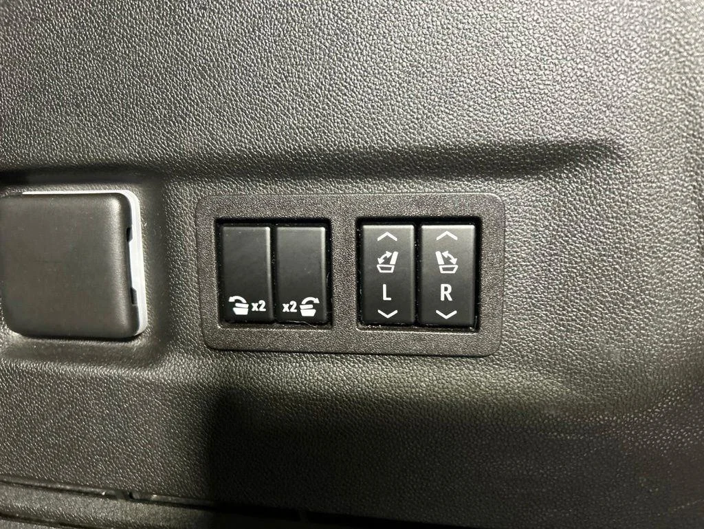 Used 2023 Sterling Metallic GMC AT4 image 11
