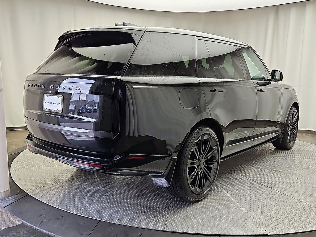 New 2026 Santorini Black LAND ROVER SE 7 Seats image 4