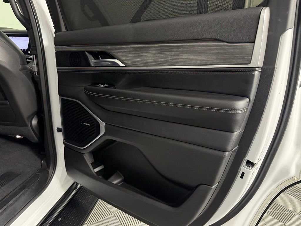 Used 2023 White Jeep Series III image 28
