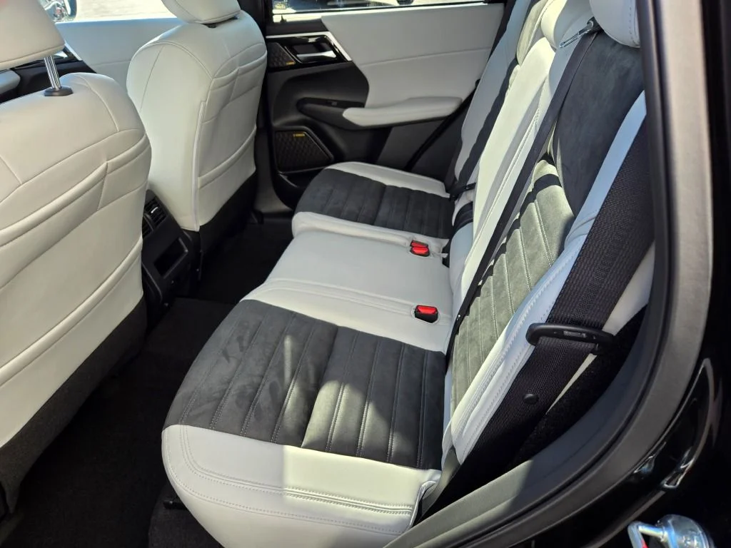 2026 Mitsubishi Outlander SE - Photo 13