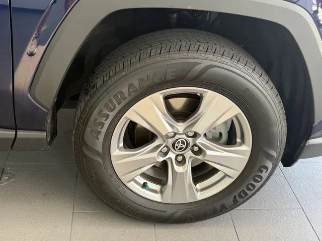 Used 2022  Toyota XLE image 15