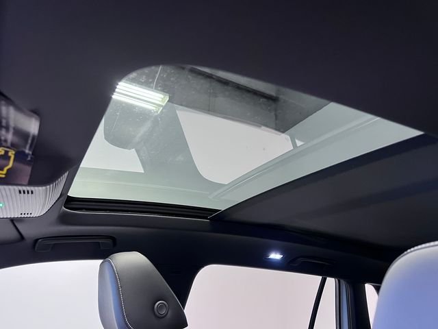 New 2026 White Volkswagen 2.0T SE R-Line Black image 21