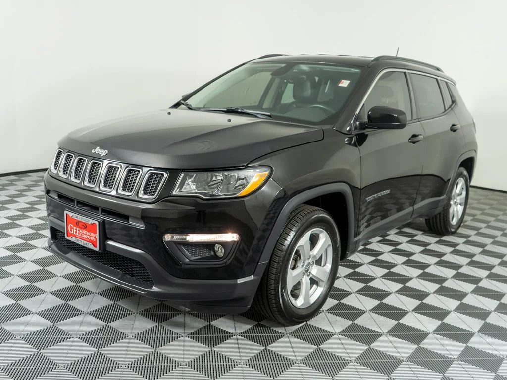 Used 2018 Black Jeep Latitude image 3