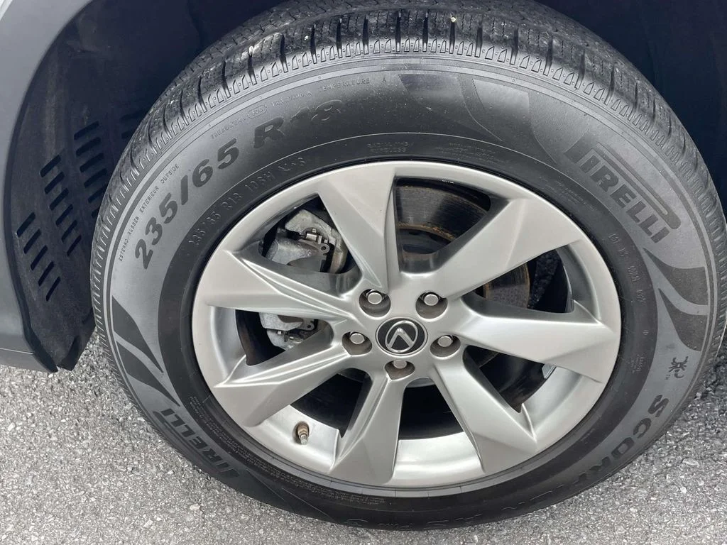 Used 2019 Silver Lining Metallic Lexus Base image 7