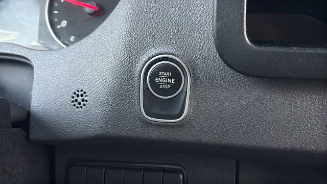 Used 2025  Mercedes-Benz NA image 28