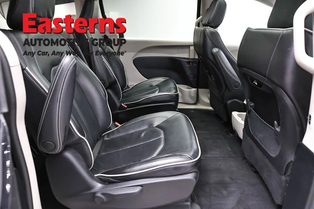 Used 2023 Black Chrysler Limited image 24