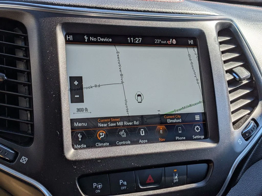 Used 2021 Silver Jeep Trailhawk image 17