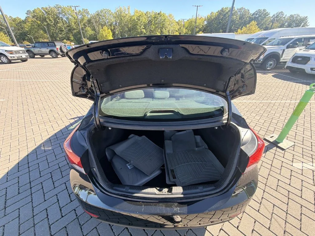 Used 2016 Black Hyundai SE image 28