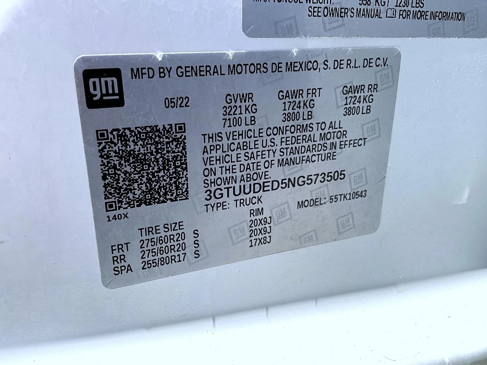 Used 2022 White GMC SLT image 28