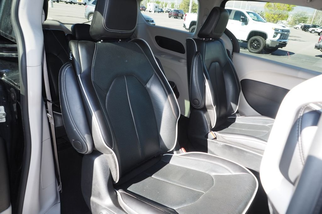 Used 2023 Black Chrysler Limited image 20