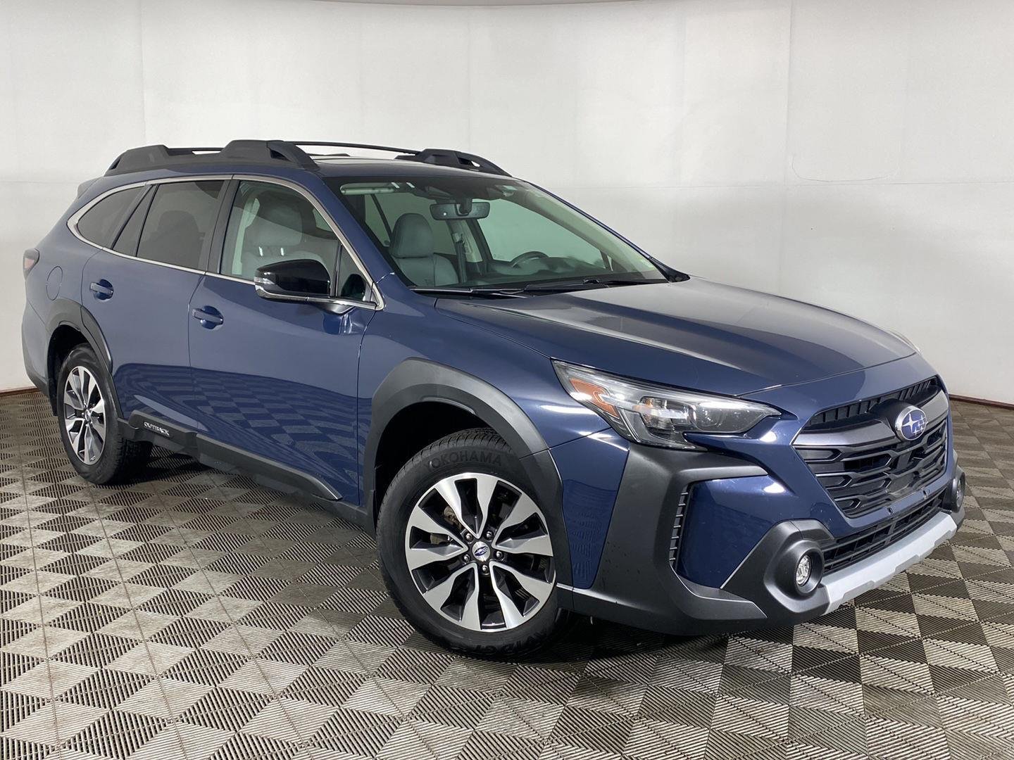Used 2025 Cosmic Blue Pearl Subaru Limited image 1
