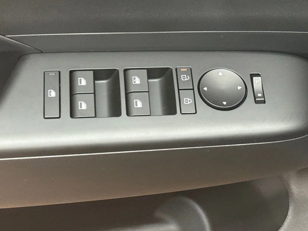 New 2027 Cyber Gray Metallic Hyundai SE image 22