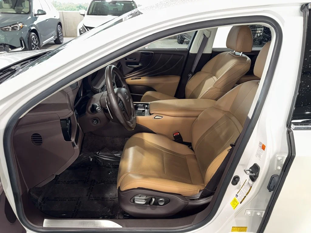Used 2019 White Lexus 500 Base image 19