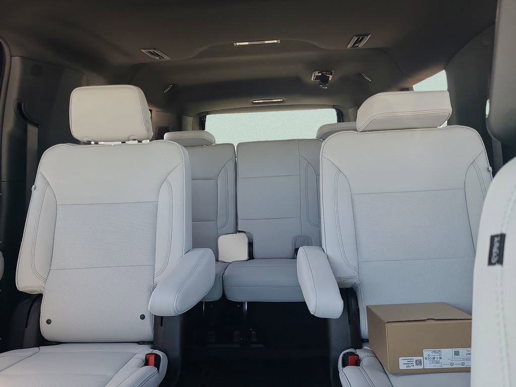 2026 Chevrolet Suburban Premier - Photo 10